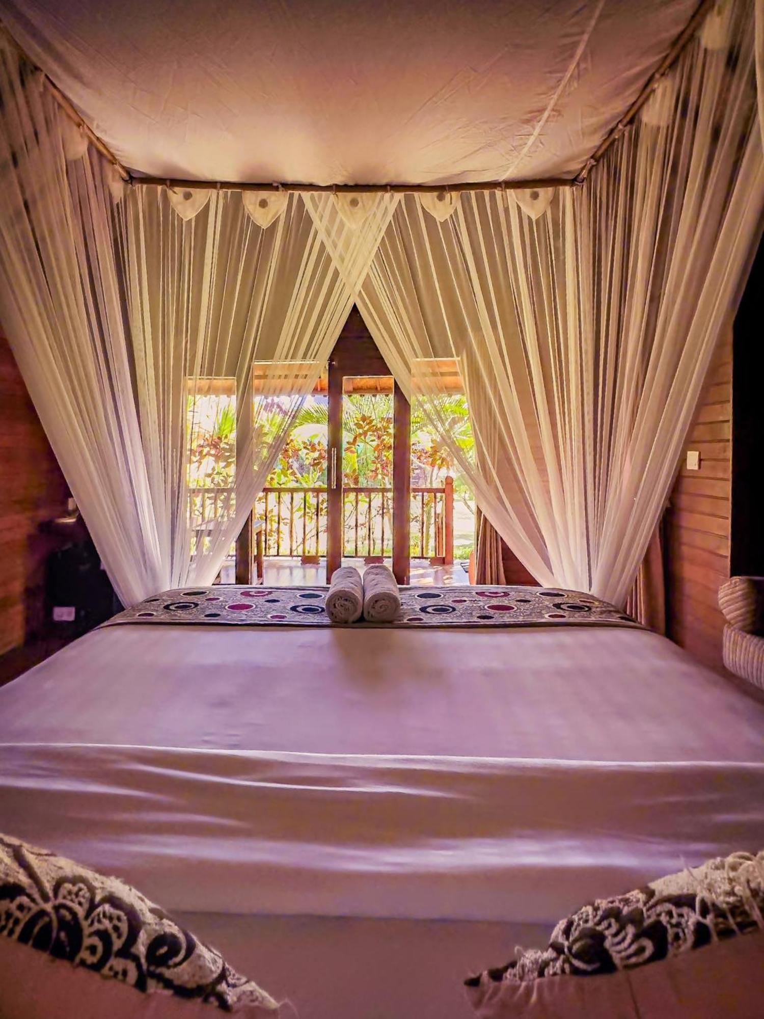 Bed and Breakfast Island Garden Huts Lembongan Нуса-Лембонган Экстерьер фото